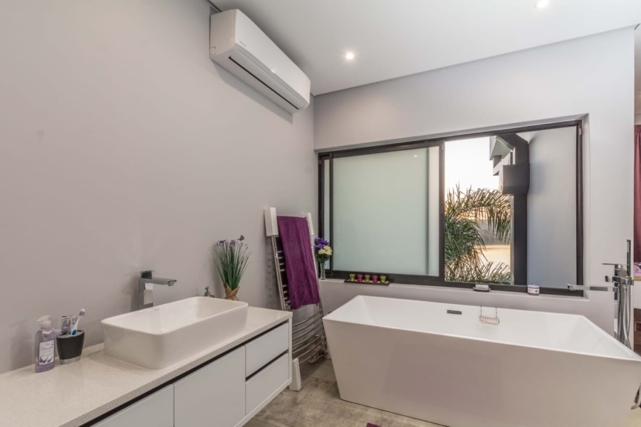 5 Bedroom Property for Sale in Beacon Bay Eastern Cape